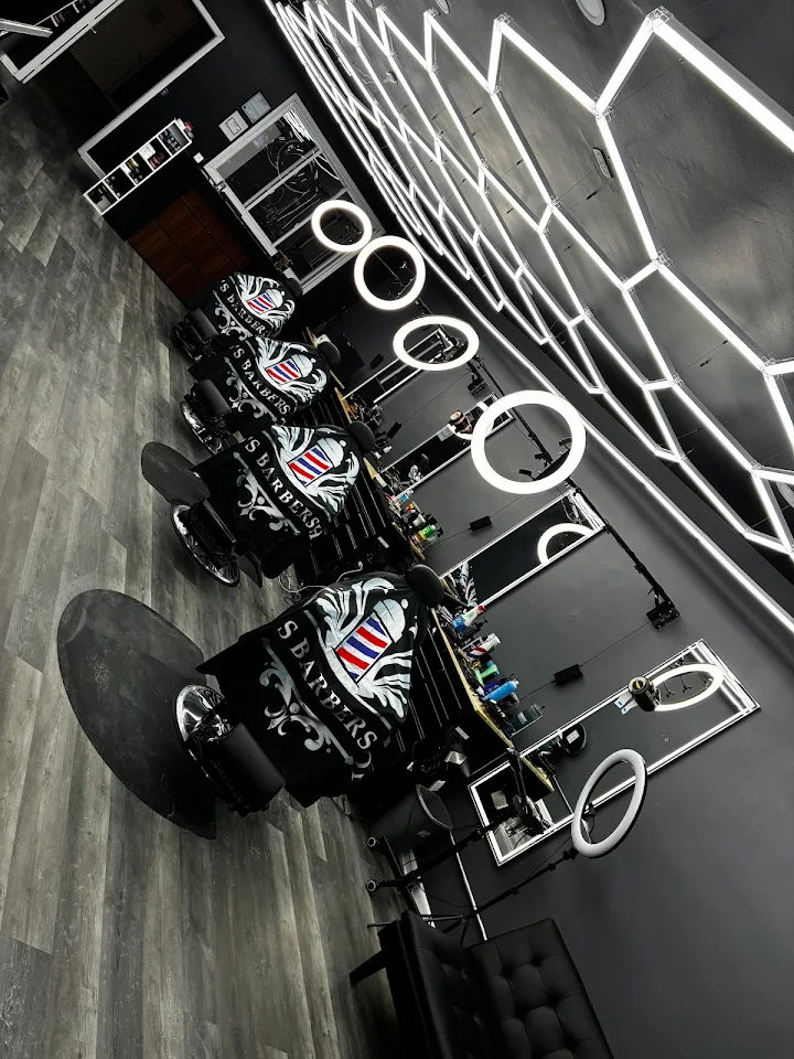 Gio's Barbershop Interior